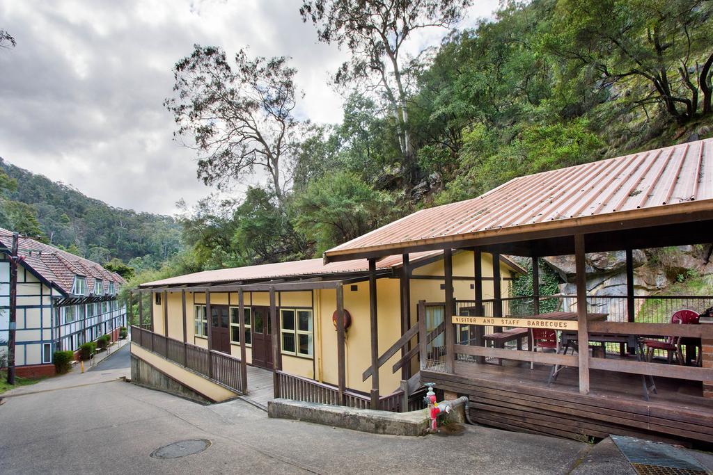 Отель Jenolan Caves House Экстерьер фото