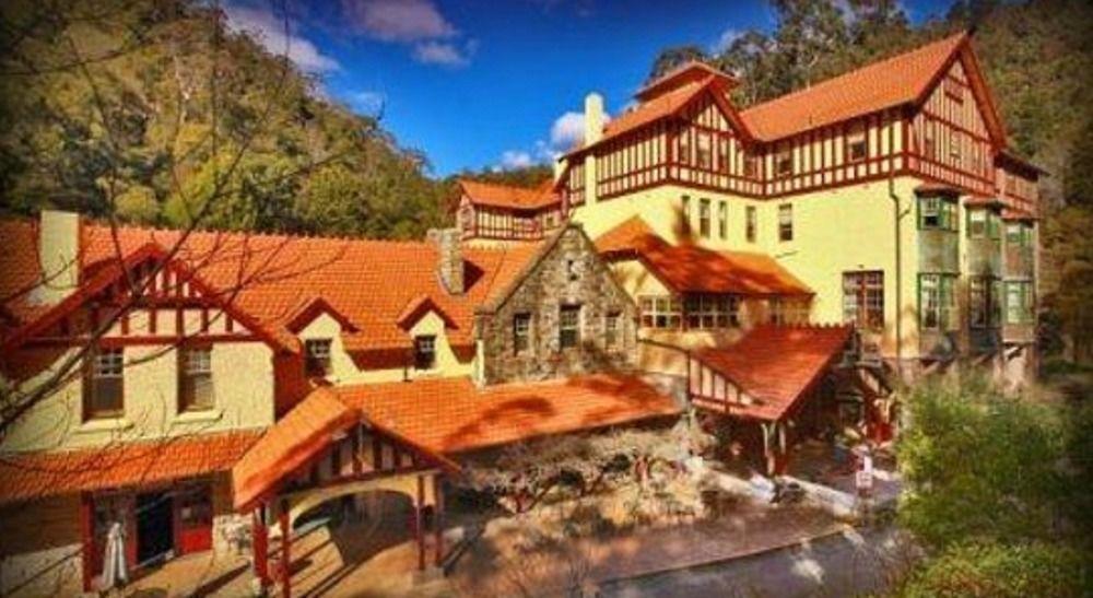 Отель Jenolan Caves House Экстерьер фото